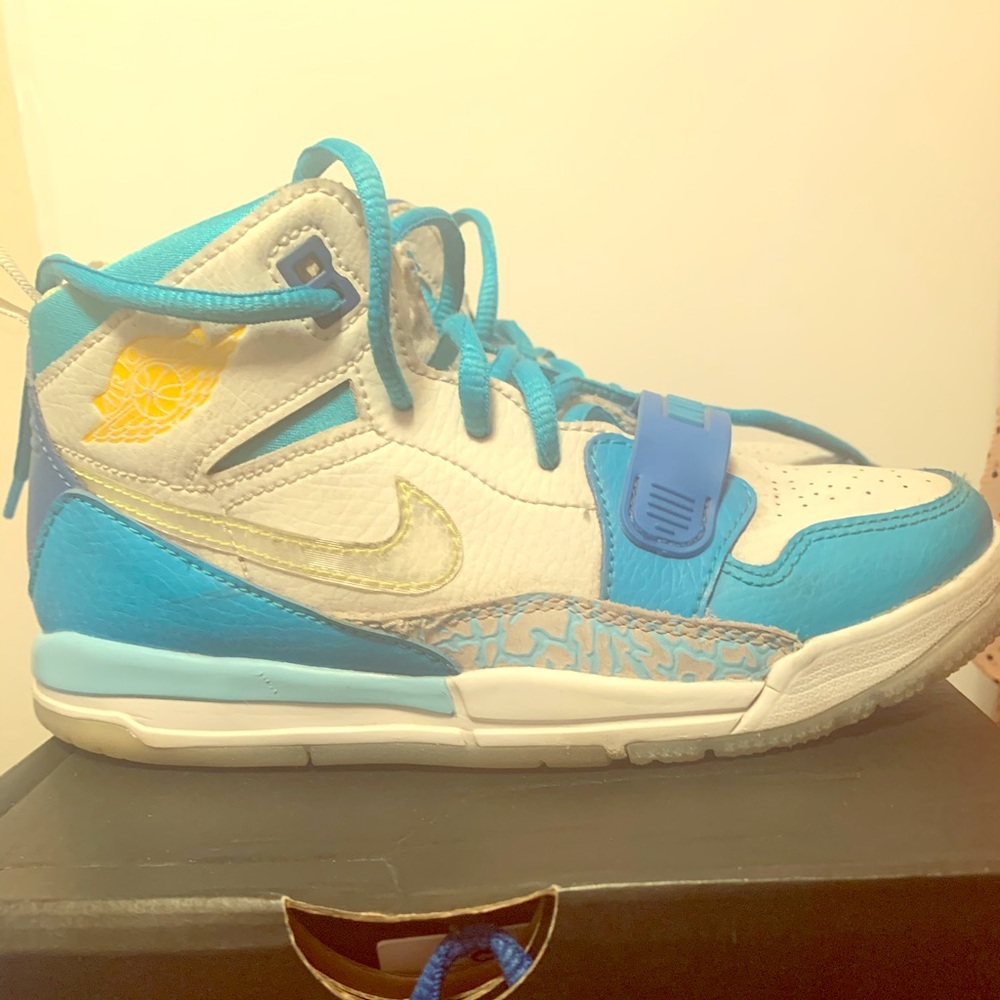 Jordan legacy 312 sneakers for kids